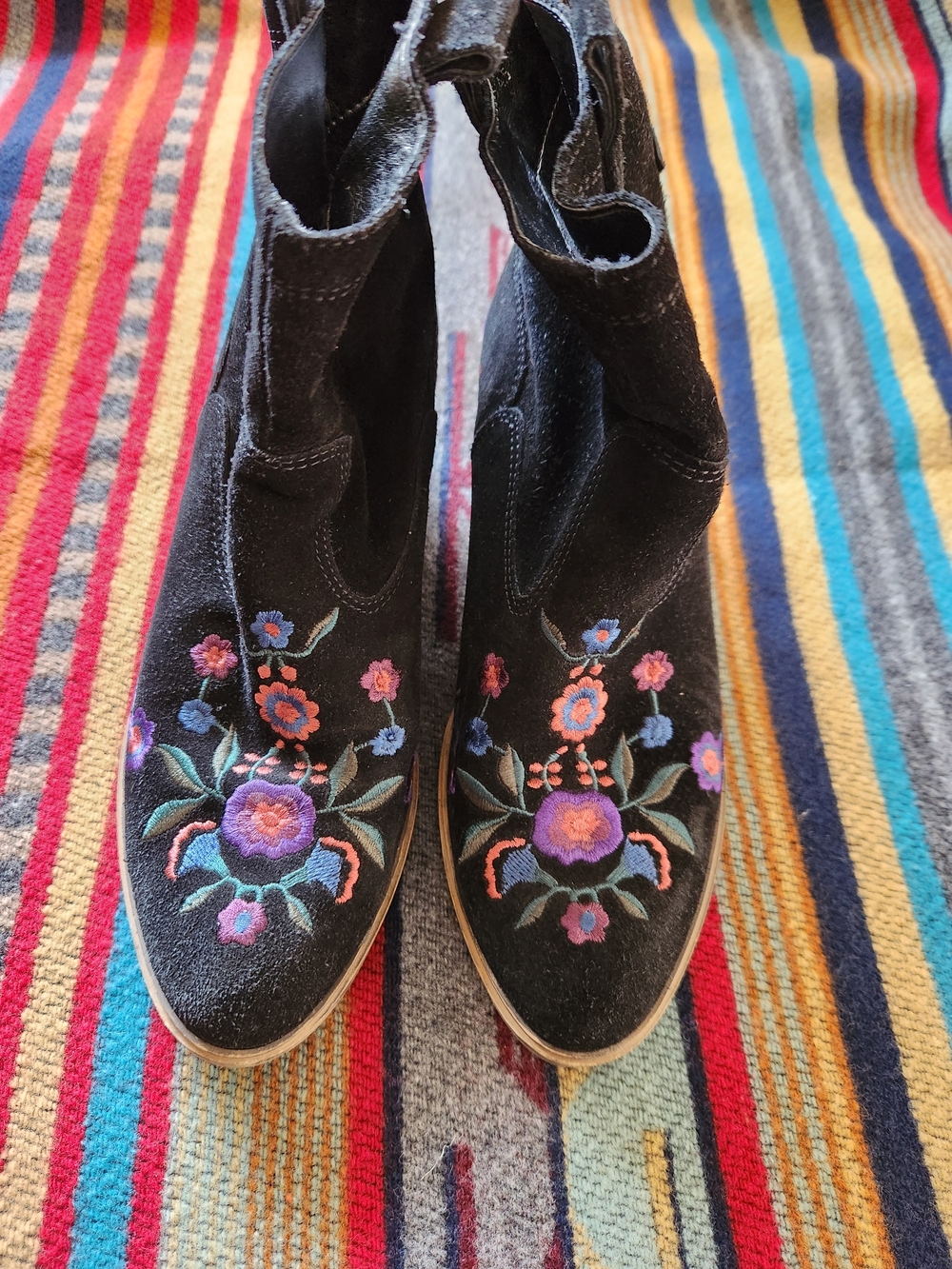 Aldo Black Suede Embroidered Floral Cowboy Ankle Boots